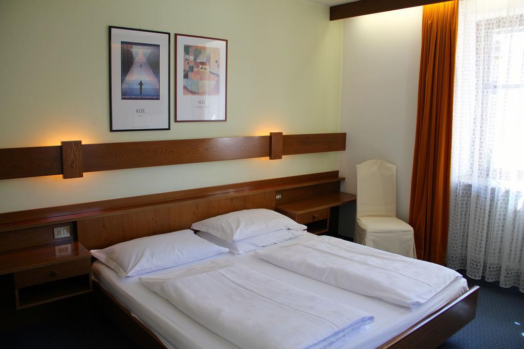 Gasthof Sonne San Lorenzo di Sebato Room photo